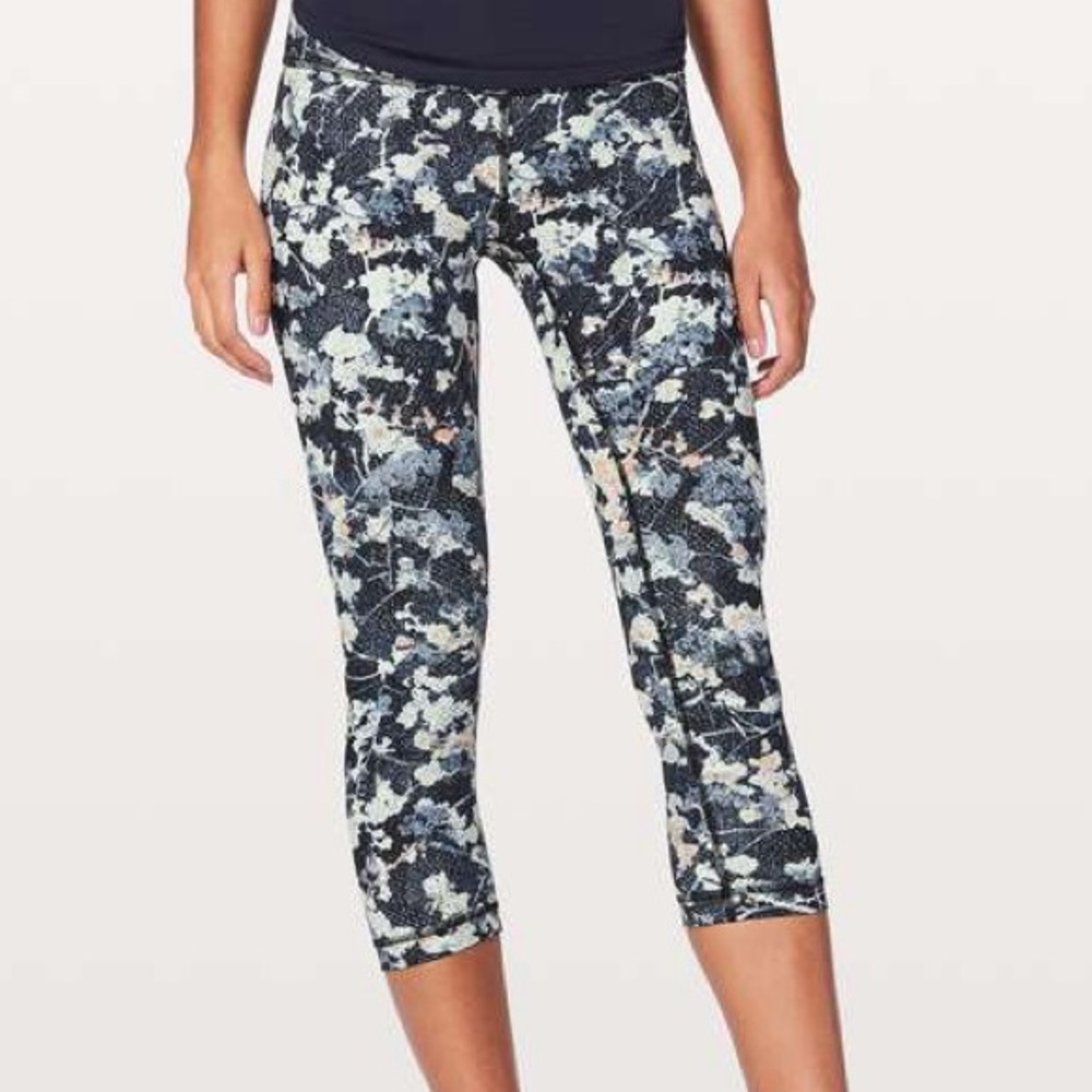 EUC! LULULEMON WONDER UNDER CROPPED LEGGINGS